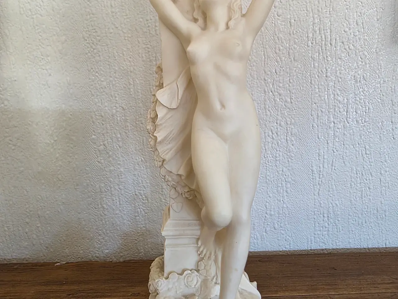 Billede 1 - Figur af Afroditte og Eros