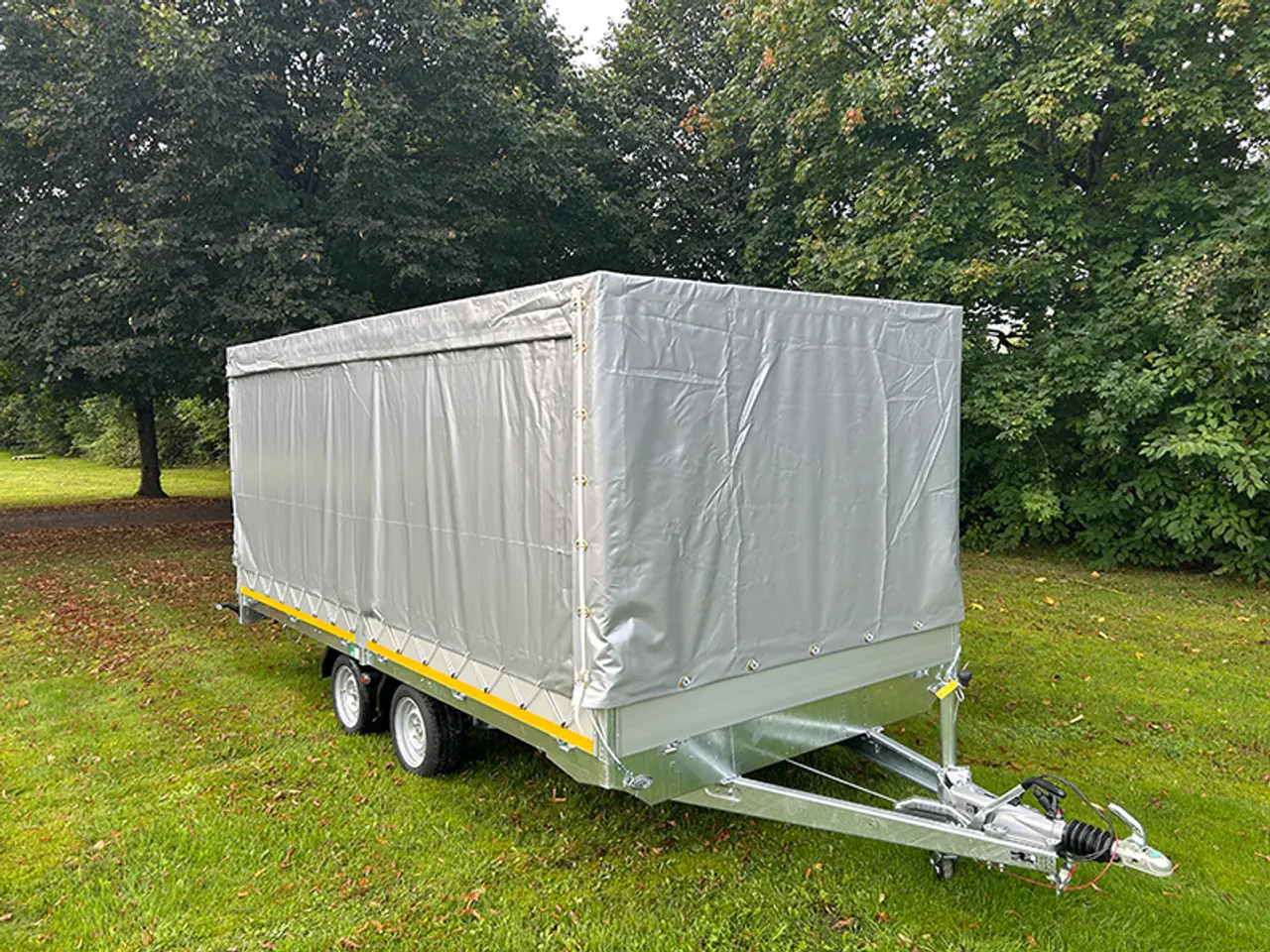 Billede 4 - Høj presenning m. gardinsider til Eduard 4522 trailer