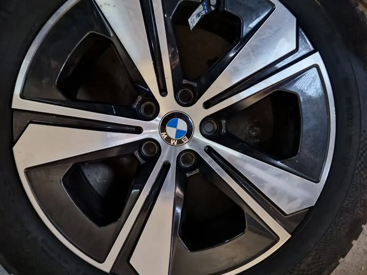 Billede 4 - Vinterdæk og fælge BMW I4 225/55 R17