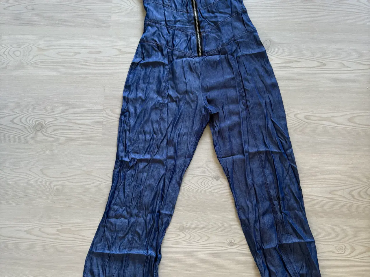 Billede 1 - Heldragt- ny