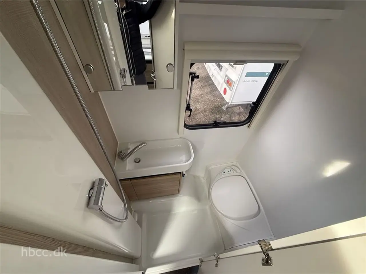 Billede 4 - 2022 - Adria Action 391 PD   Adria Action 391 PD (2022) – Moderne designvogn med mover, batteripakke &amp; Kampa telt