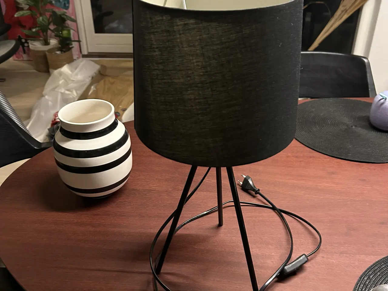 Billede 1 - Sort Bordlampe på 3 ben