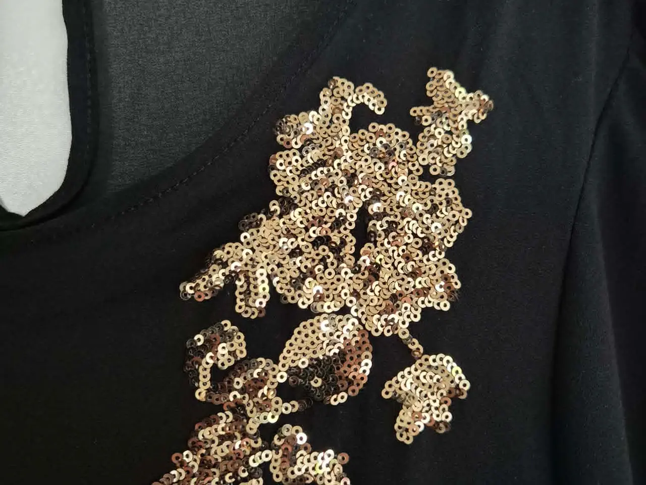 Billede 5 - ZIZZI Sort Smock Bluse m/guld pallietter, str. L