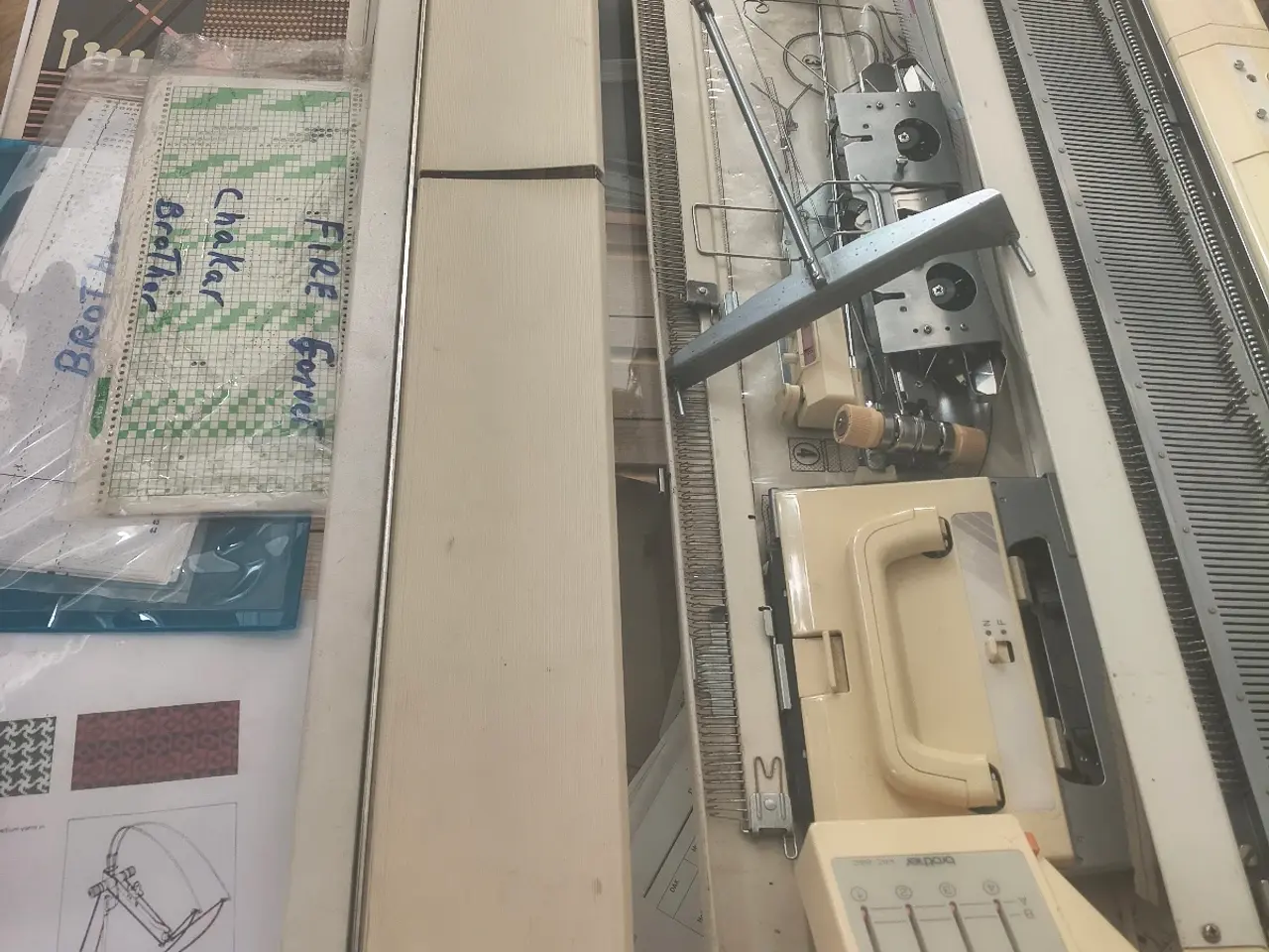 Billede 3 - Strikkemaskine 892 med ribeapparat