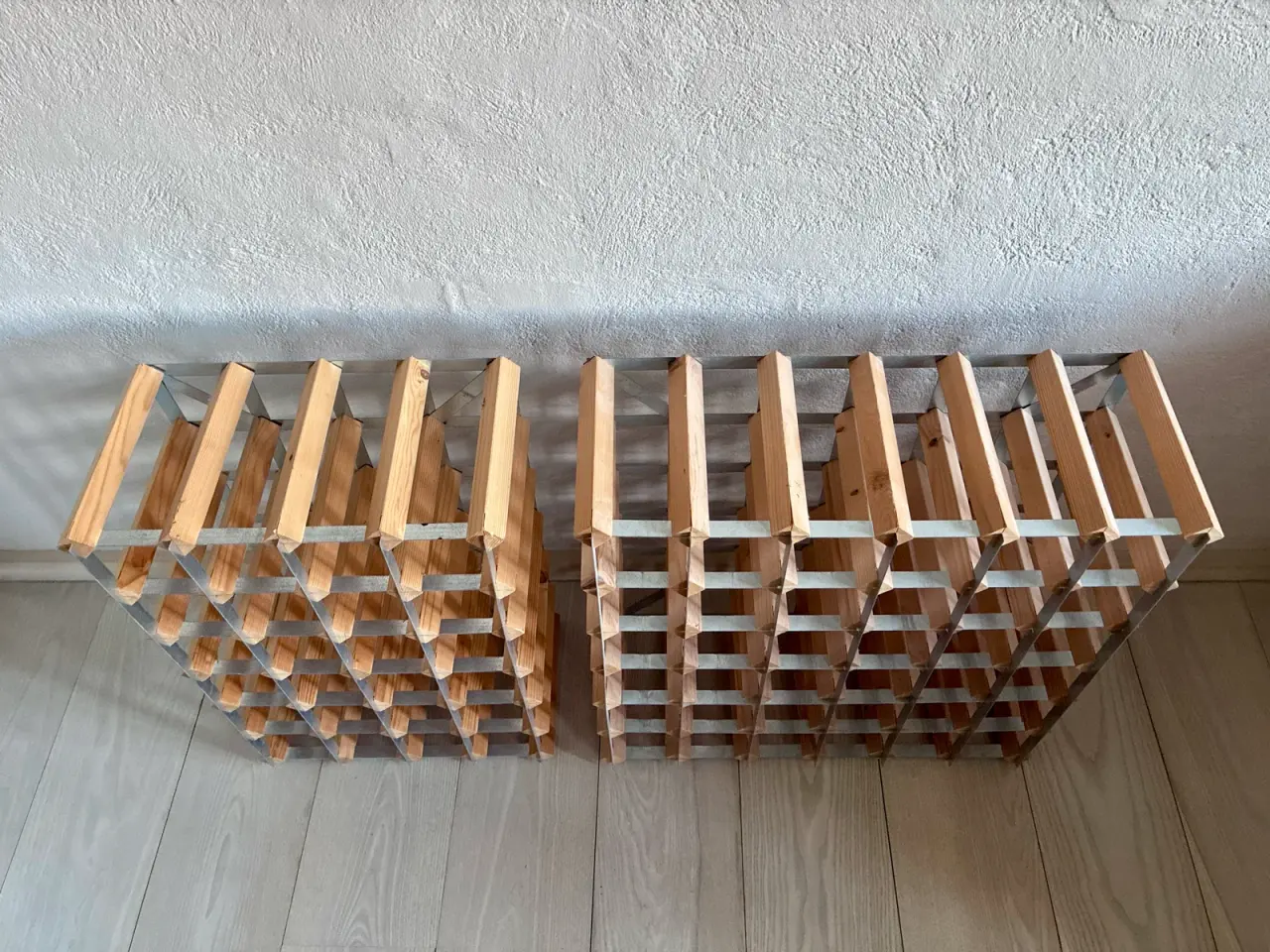 Billede 1 - Klassiske vinreoler i træ og metal – Perfekt stand