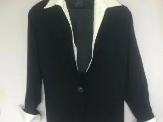 Blå blazer med aftagelige manchet og krave