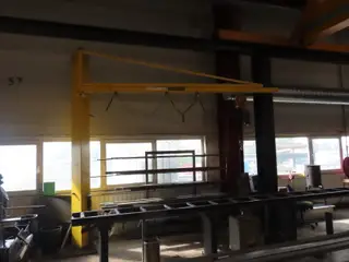 Søjlesvingkran DEMAG 500 kg