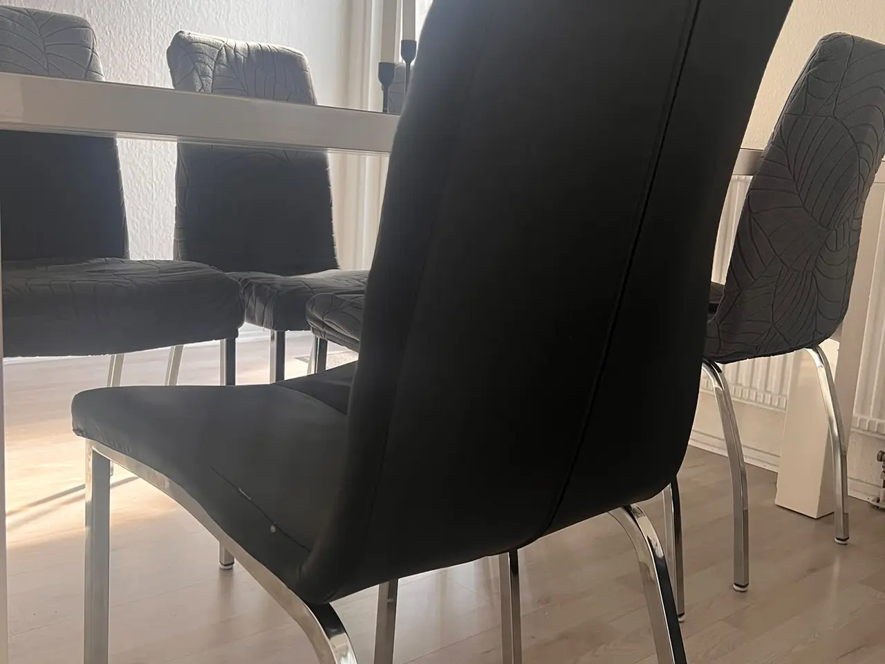 Billede 4 - Flot og rummeligt spisebord