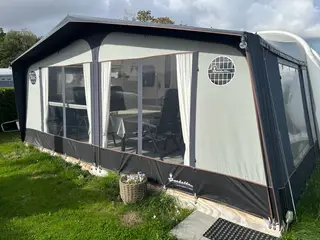 Hobby la Vida 495 UL