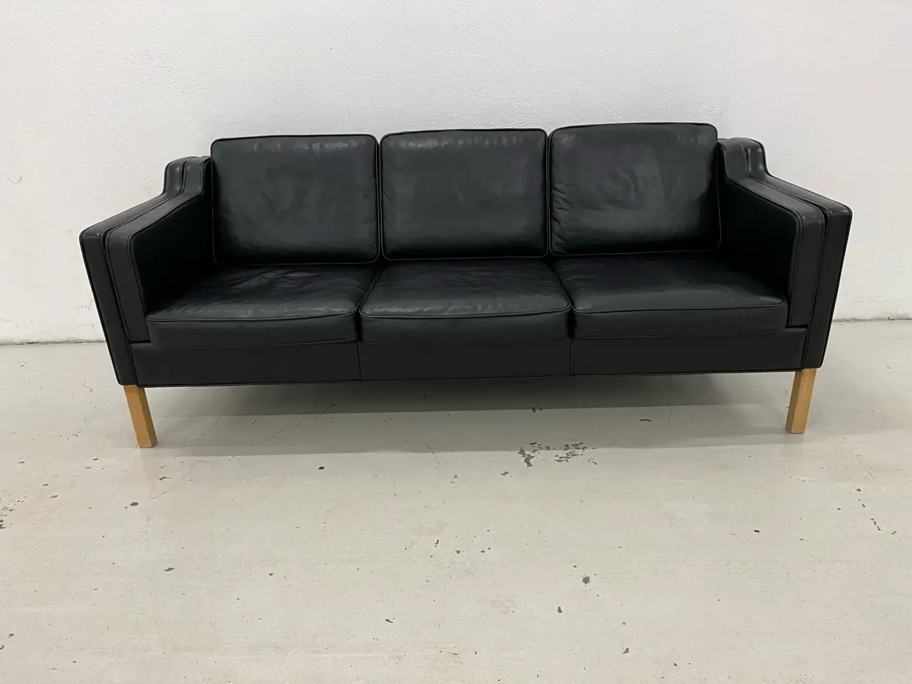 Billede 3 - Eksklusiv Stouby Eva 3 Pers.Sofa sort læder ben Eg