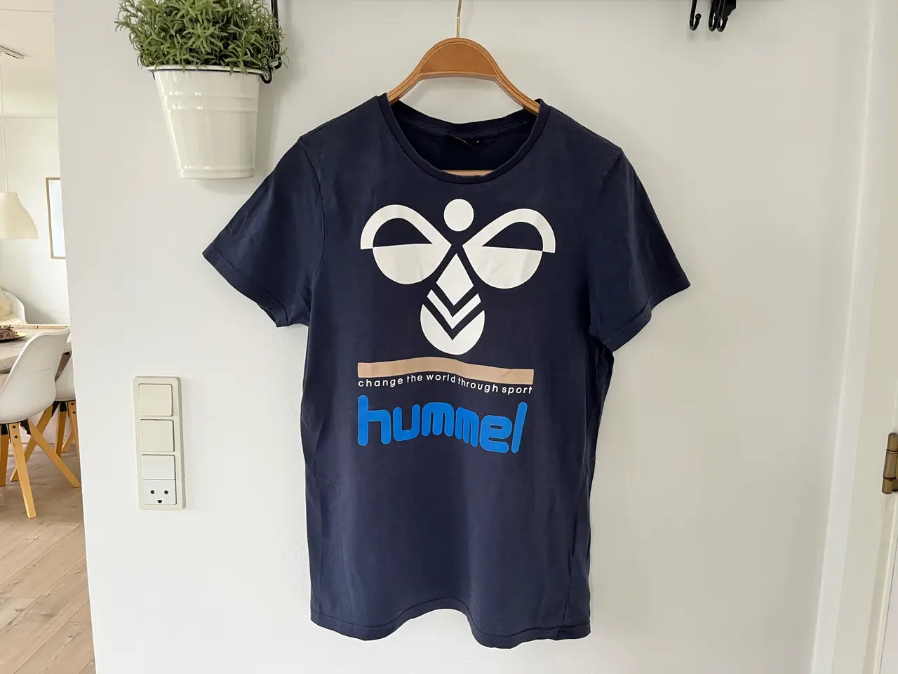 Billede 1 - Hummel blå t-shirt, str M 
