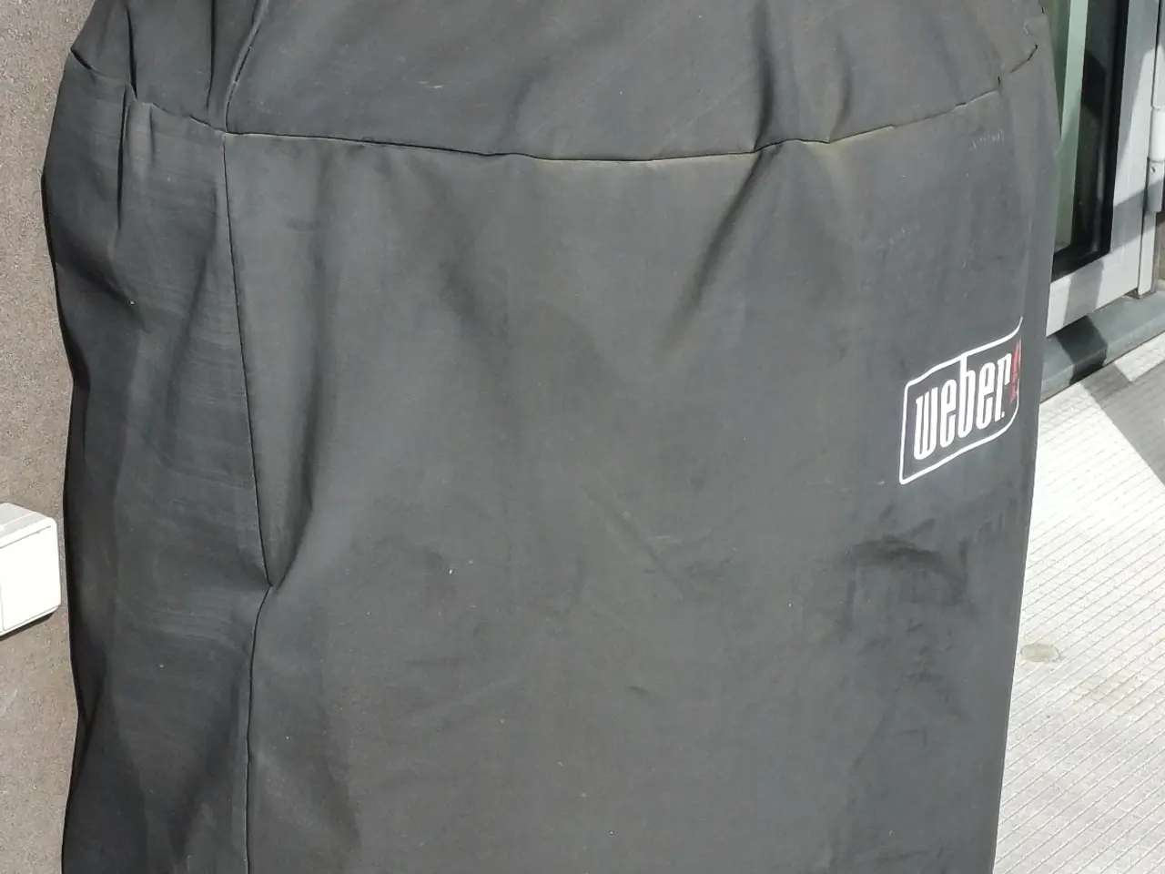 Billede 2 - Weber grill med Weber kover og slidt grillstarter.