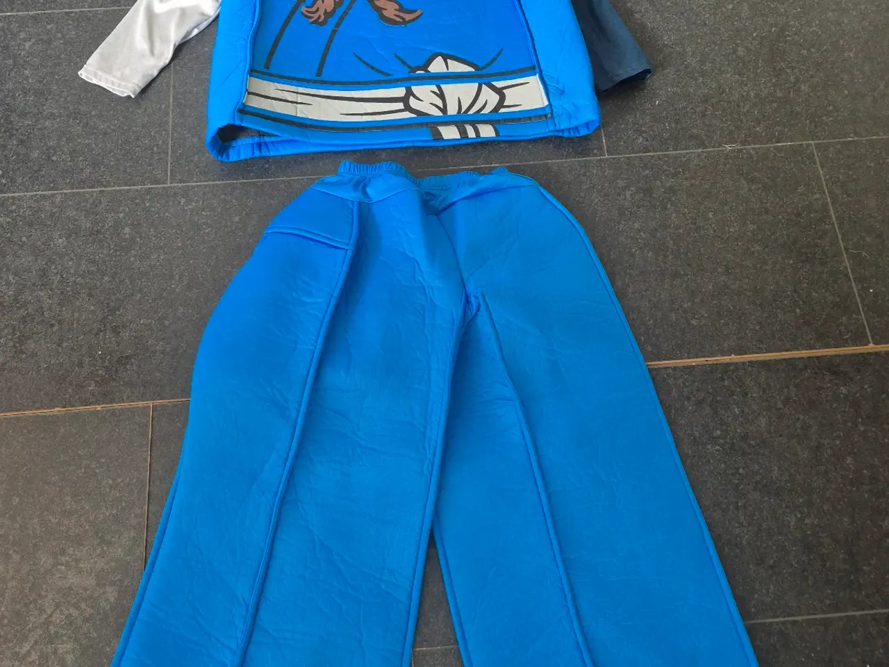 Billede 2 - Bl0 ninjago dragt str 10/12 år