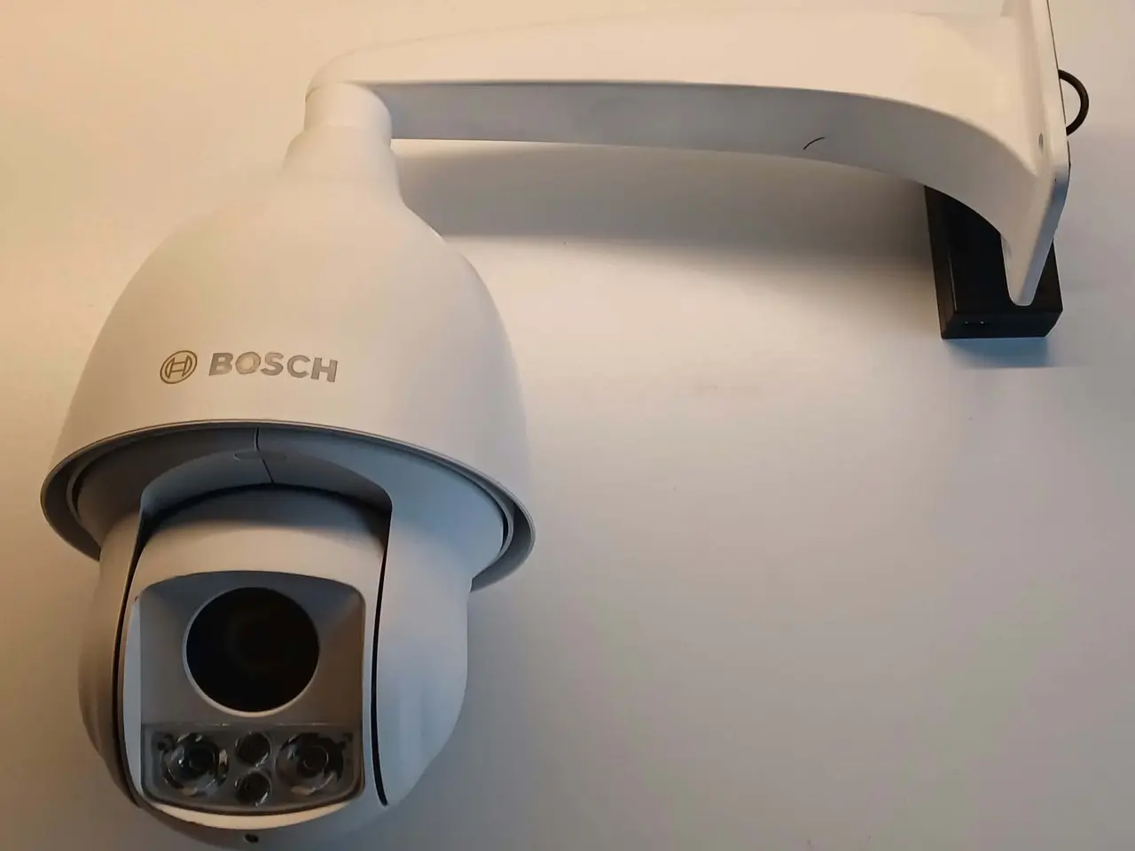 Billede 2 - Bosch Autodome IP 5000-IR PTZ Kamera + 2x 60W PoE+