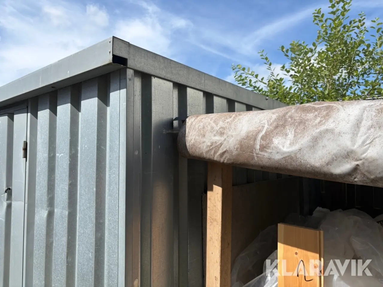 Billede 6 - Blikskur med indhold og container låsebom