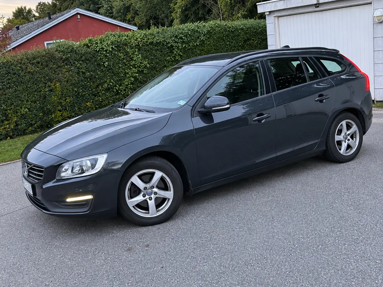 Billede 3 - Volvo V60 med en økonomisk 2,0 D2-dieselmotor sælg