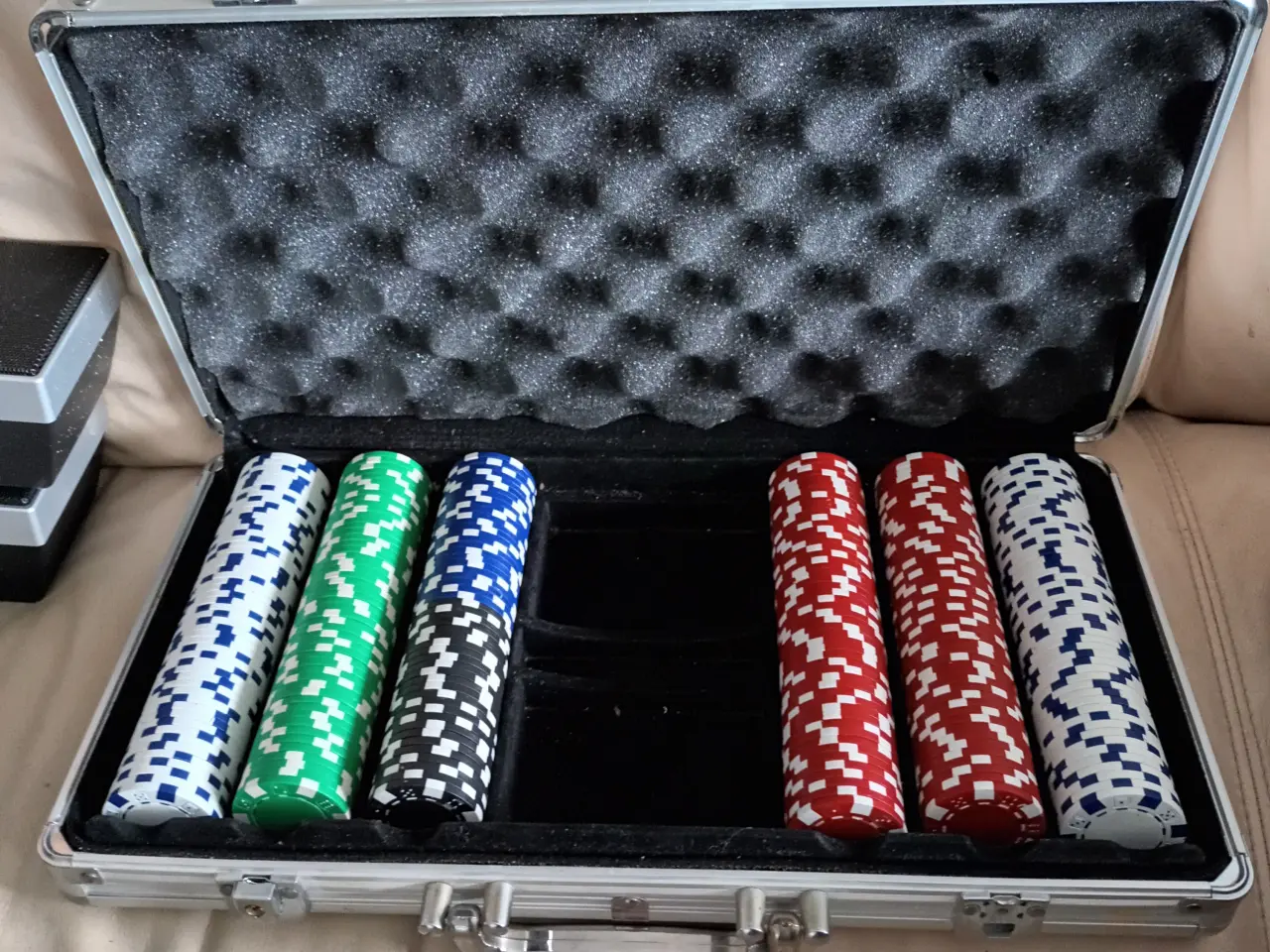 Billede 1 - FLOT STÅLKUFFERT MED 300 JETONNER