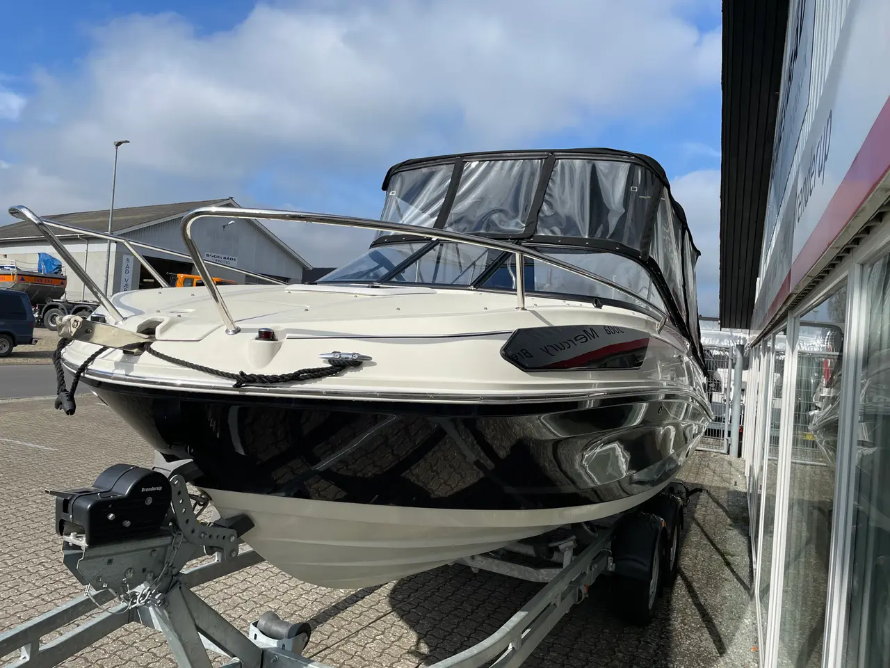 Billede 9 - VR5 Cuddy med F225 Mercury V6 og 2500 kg Brenderup trailer.