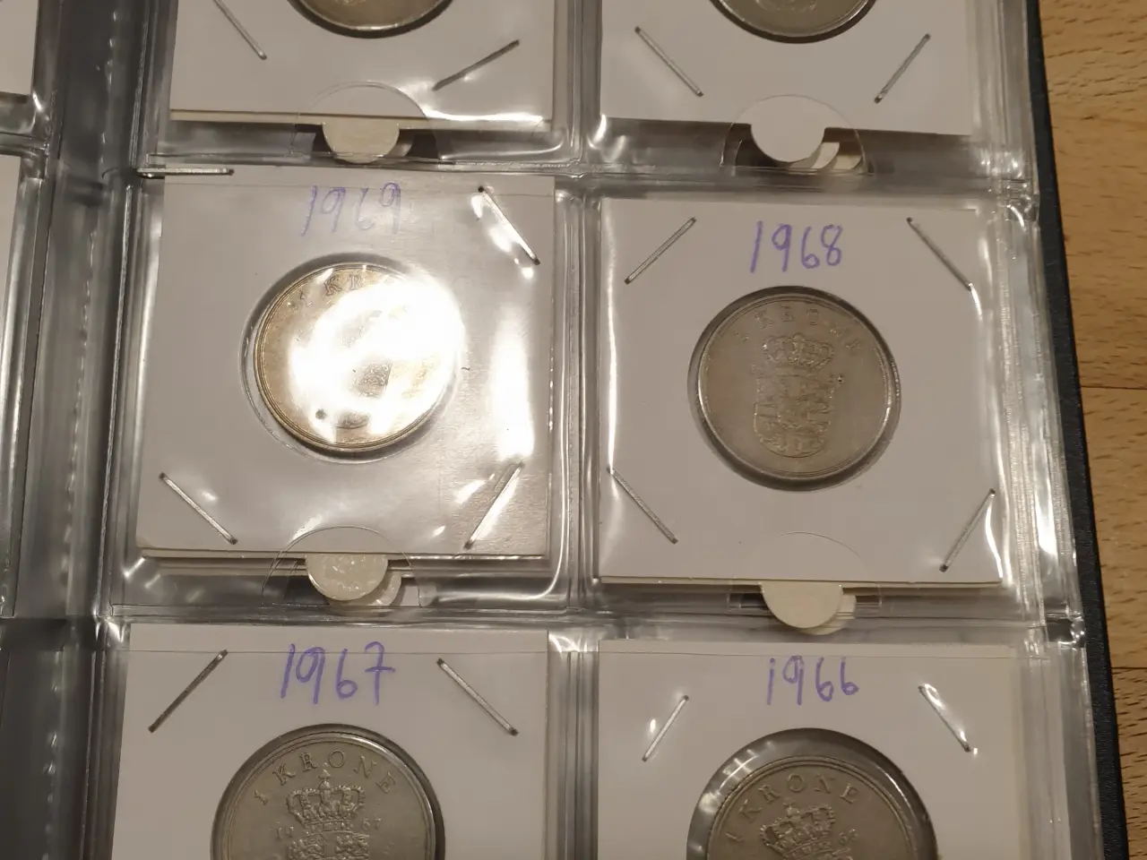 Billede 8 - Numis Bog med 1 Kroner