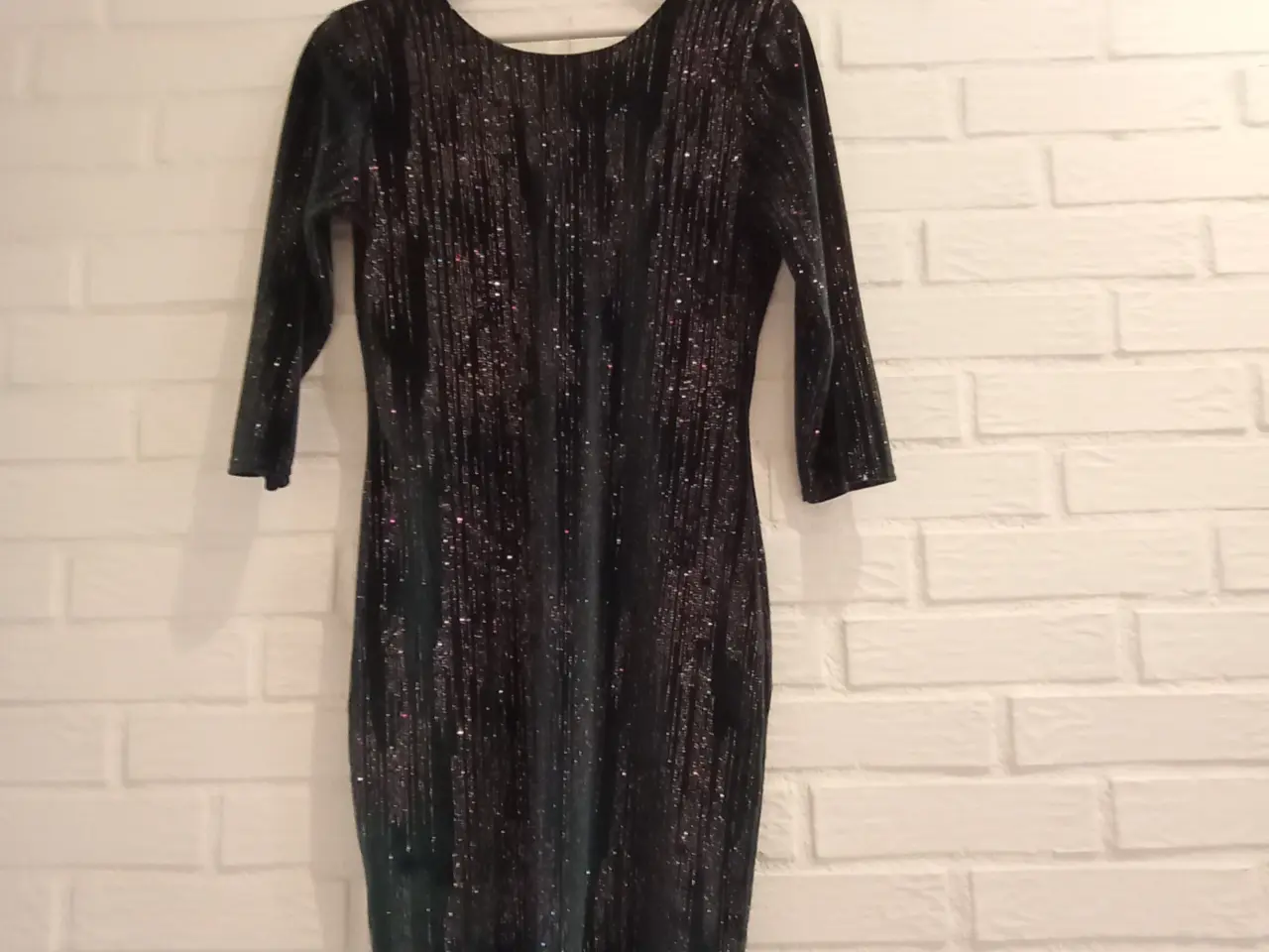Billede 1 - Kjole med glitter glimmer