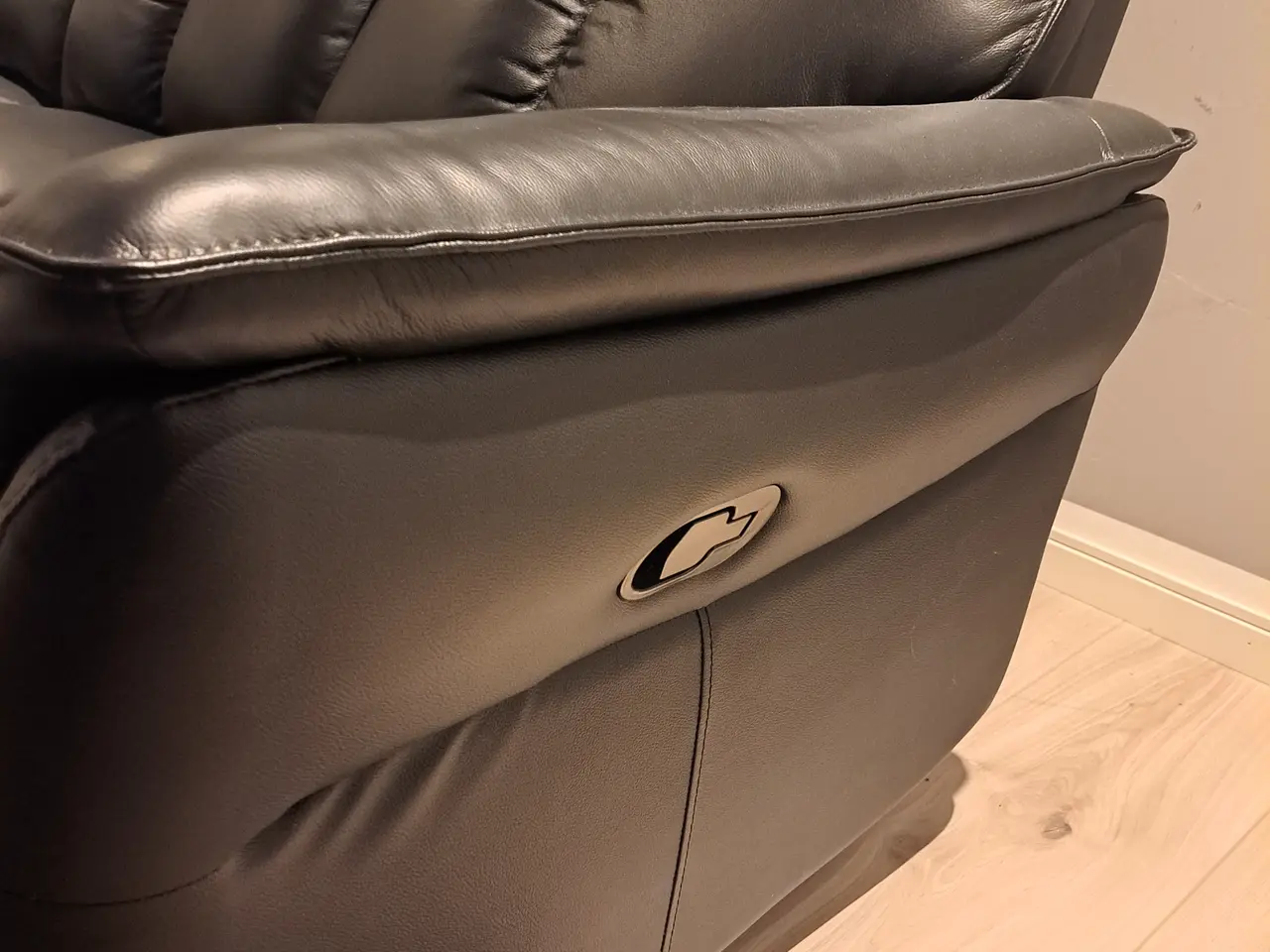 Billede 3 - Sort læder sofa med indbygget fodskammel.