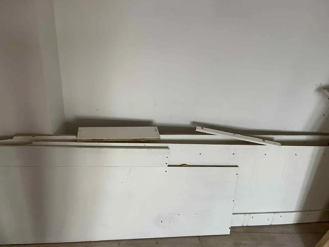 Billede 1 - Rest MDF træ fra indbygget skab
