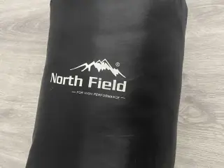North Field sovepose.