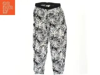 Bukser med bladmønster fra H&M (str. 146)