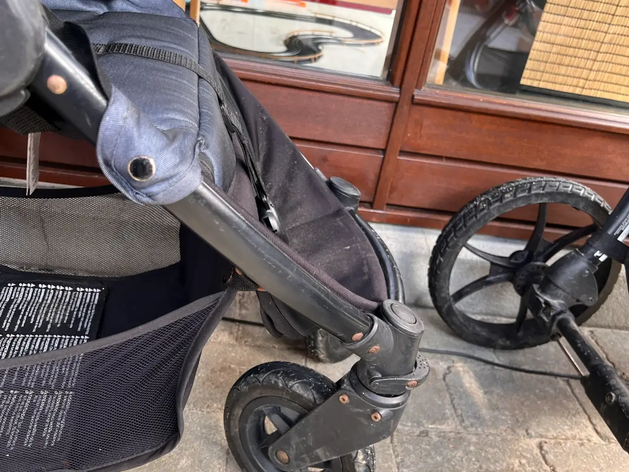 Billede 4 - Britax klapvogn med drejehjul og stor varekurv