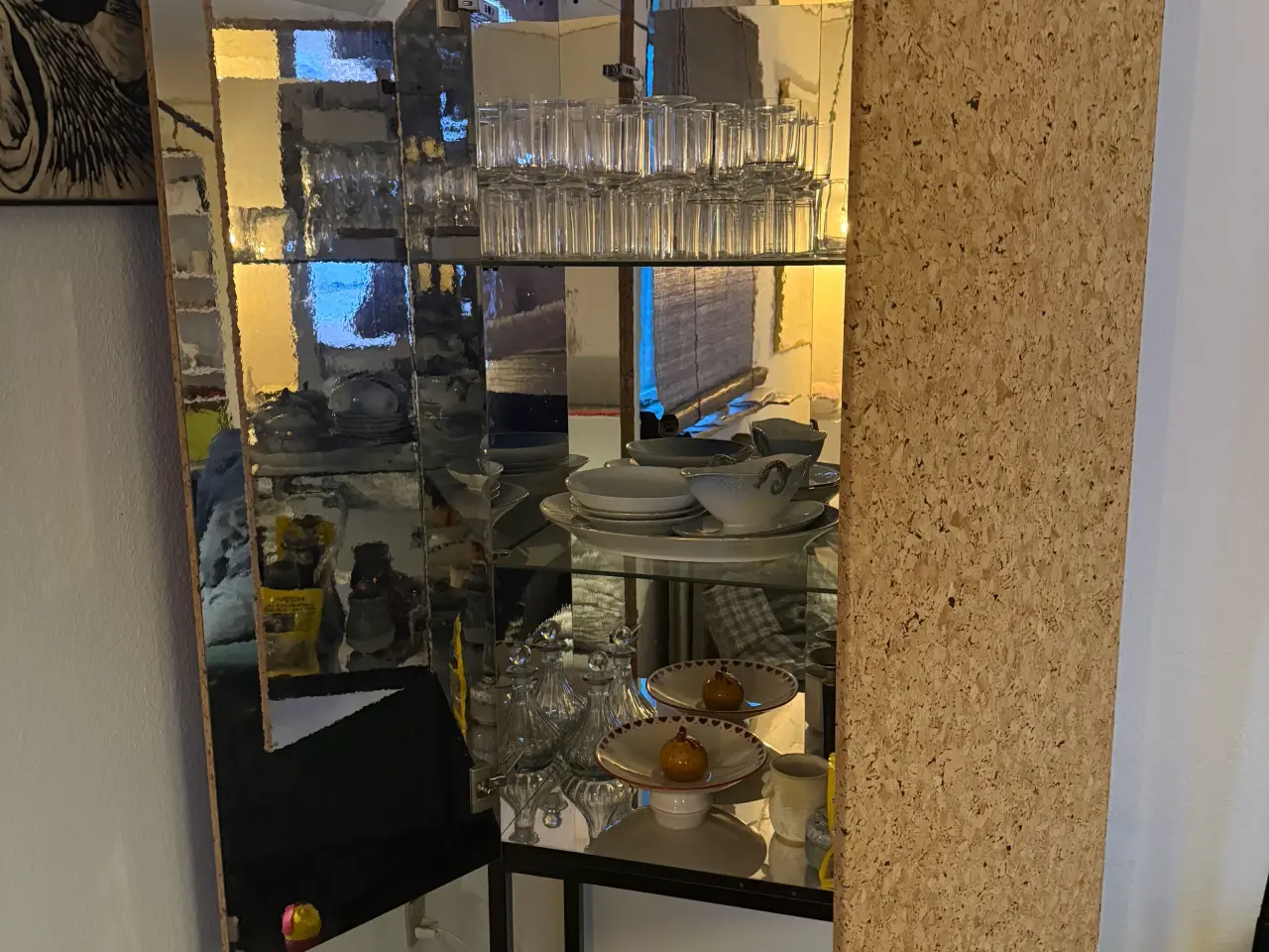 Billede 3 - Kork skab vitrineskab ikea