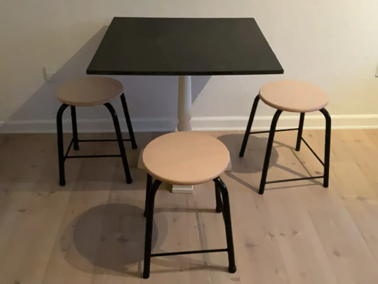 Billede 1 - Cafebord m/ taburetter