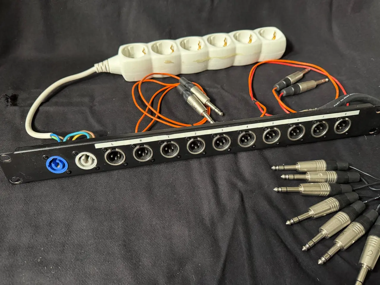 Billede 2 - 19" rackpanel 10 XLR, PowerCon + multikabel