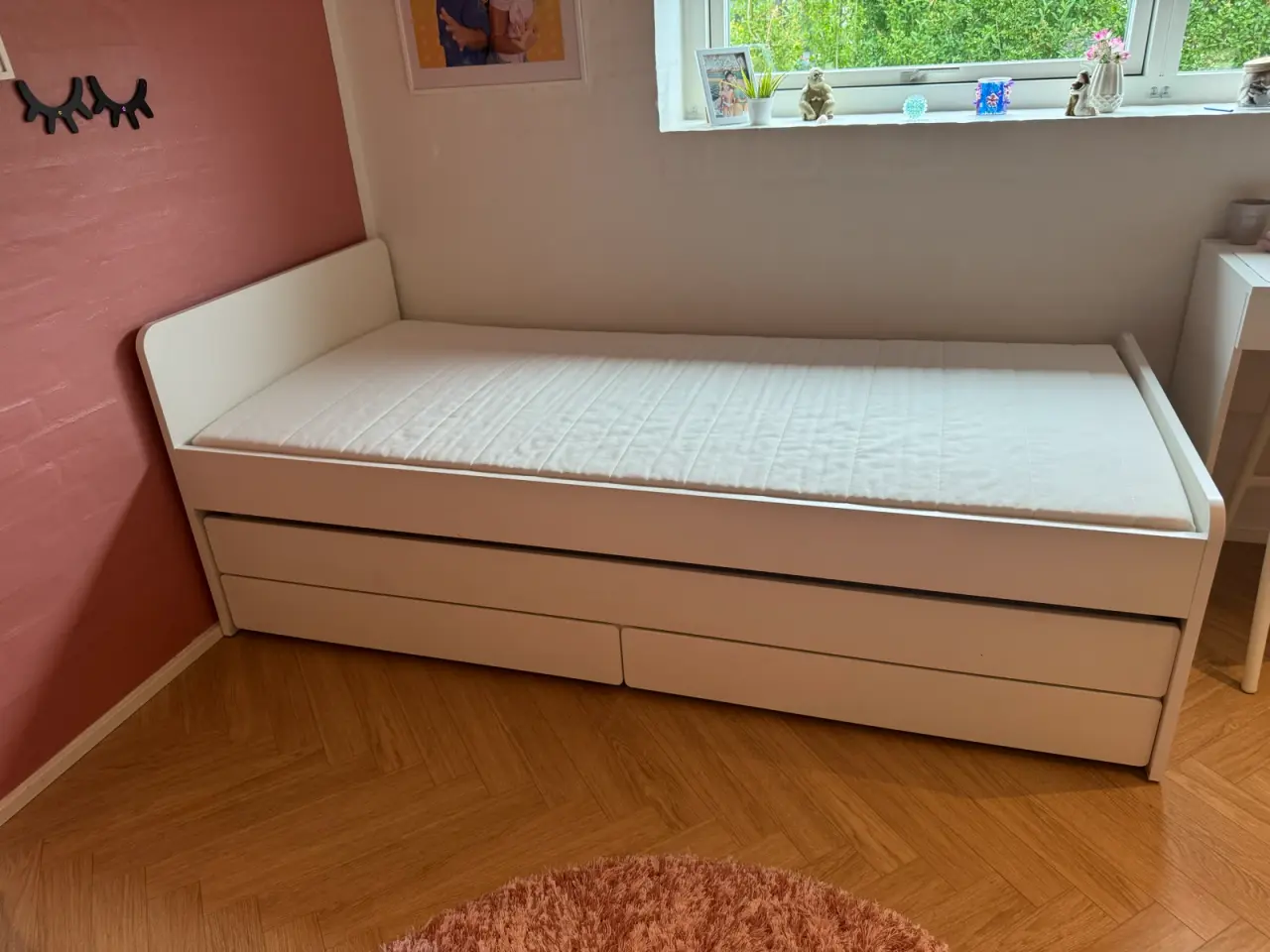 Billede 1 - Fin Ikea udtræksseng