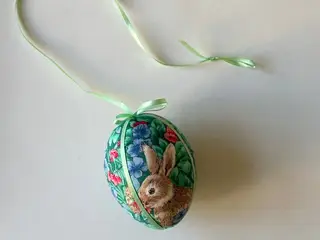 Mellem påskeæg, kanin