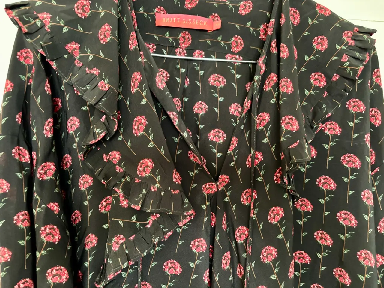 Billede 2 - Britt Sisseck, bluse med blomstermønster, str 38