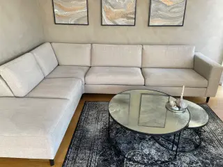 Fin og velholdt chaiselong sofa beige 
