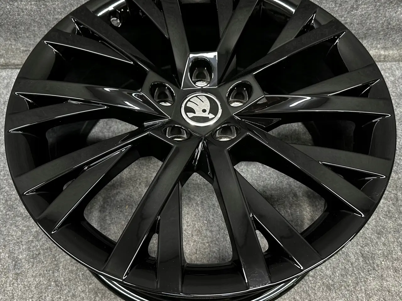 Billede 1 - SKODA SUPER B 3V 3V0 18 SUPERB 8J x 18" 5x112