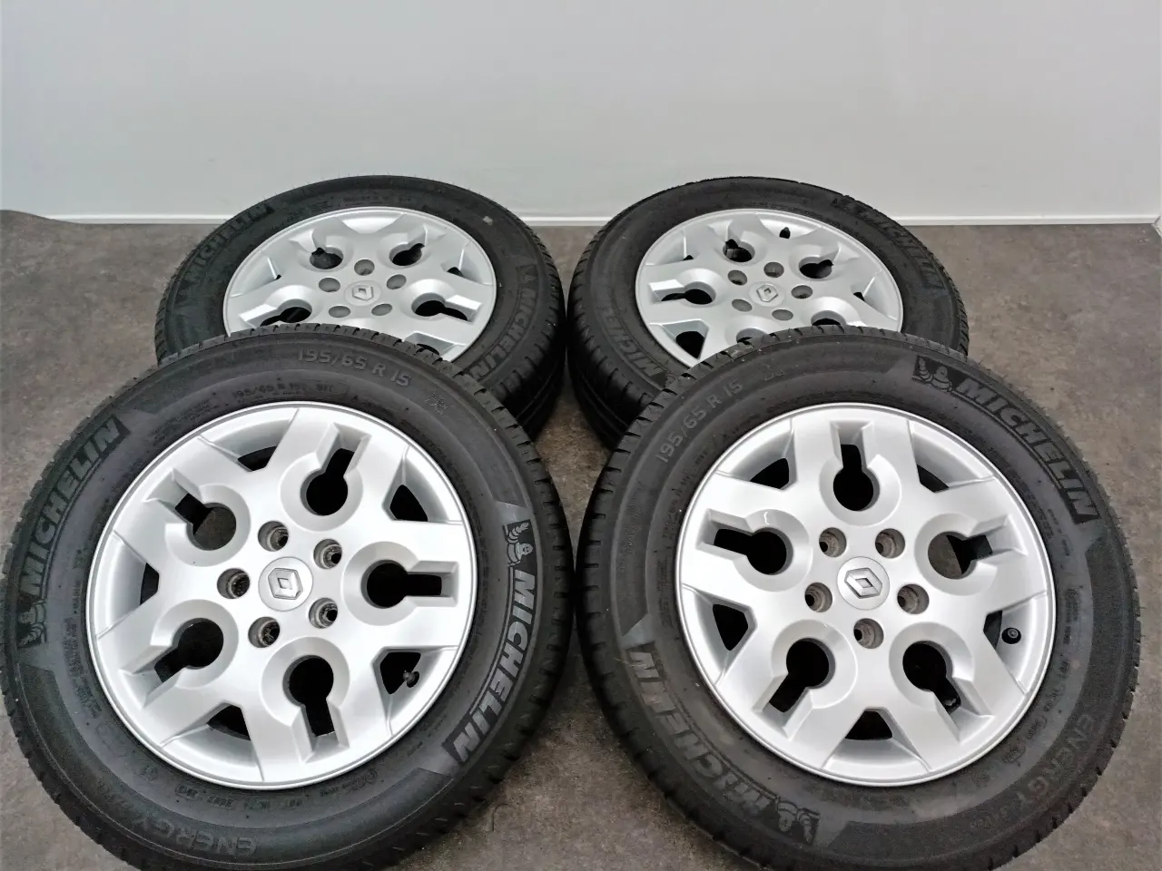 Billede 3 - 5x108 15" ET44 nav 60,1ø Renault sommersæt