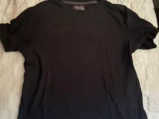 T-shirt fra Kappa.
