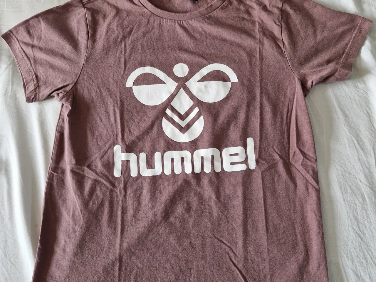 Billede 1 - Hummel T-shirt str 152
