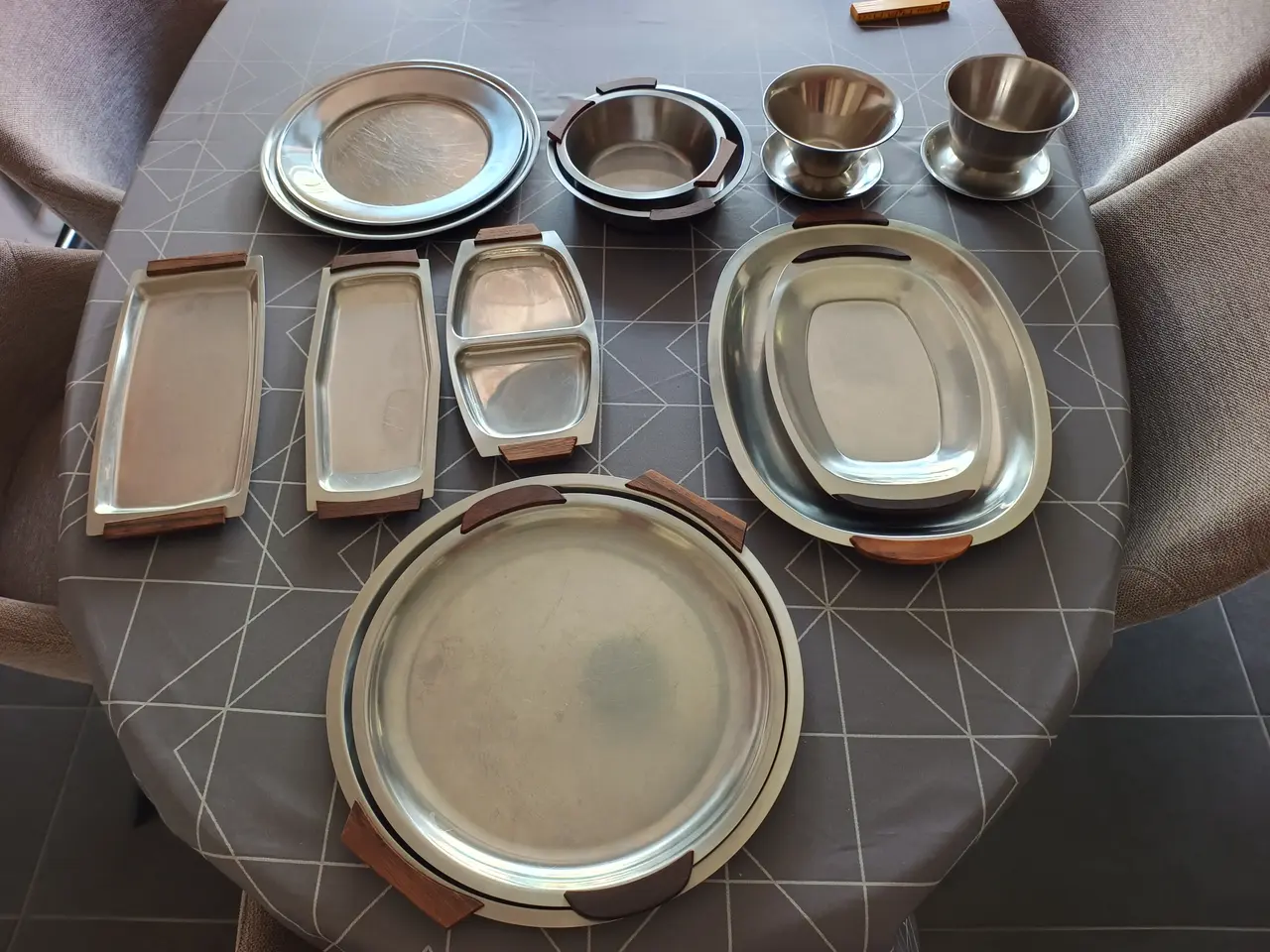 Billede 1 - Diverse serveringsfade og -skåle i rustfrit stål.