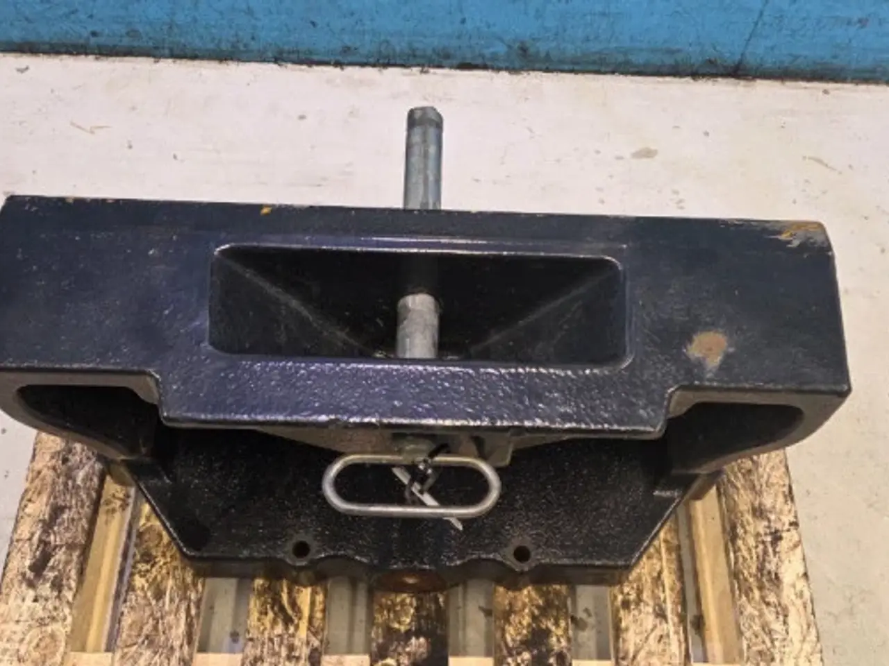 Billede 4 - Case Farmall 115C Frontvægt Holder 84313805