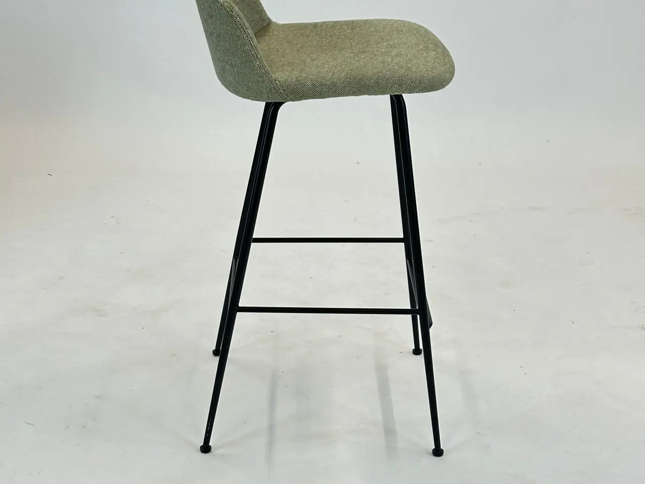 Billede 6 - &tradition Rely Barstol – Grøn med Sort Stel SH 65 cm
