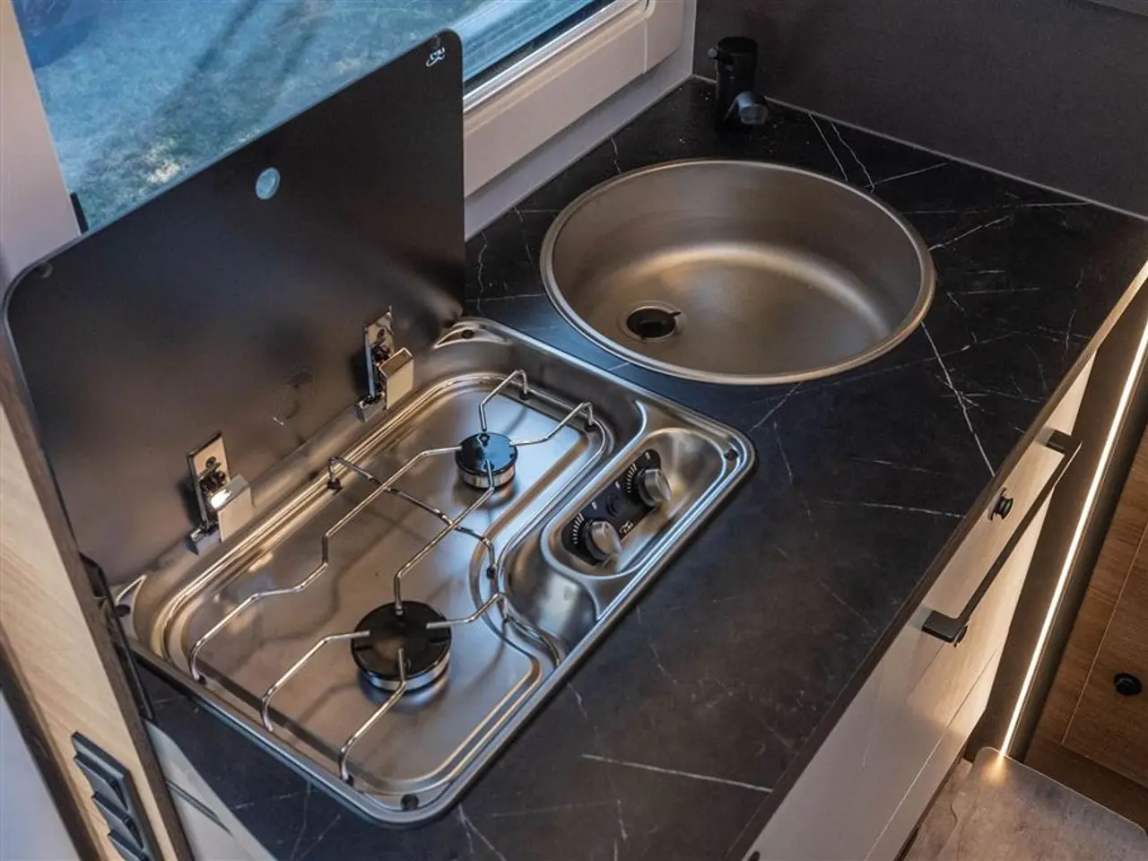 Billede 9 - 2027 - Benimar Yrteo 881 Ny bestseller under 6 meter