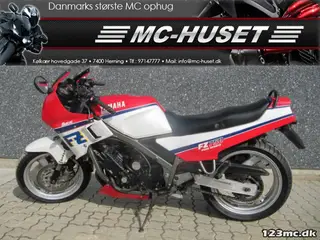 Yamaha FZ 750