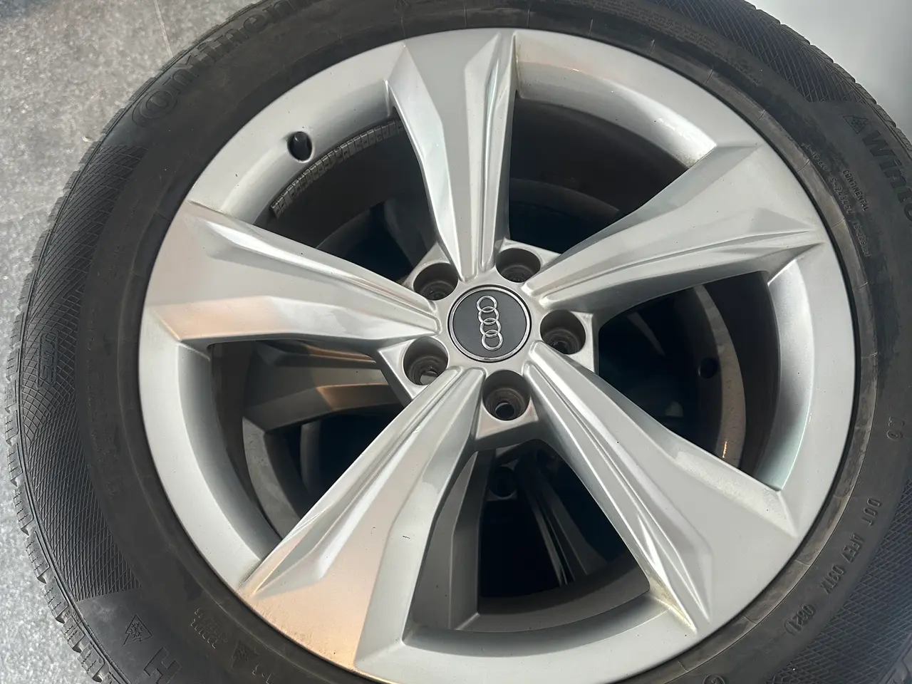 Billede 1 - AUDI fælge med dæk