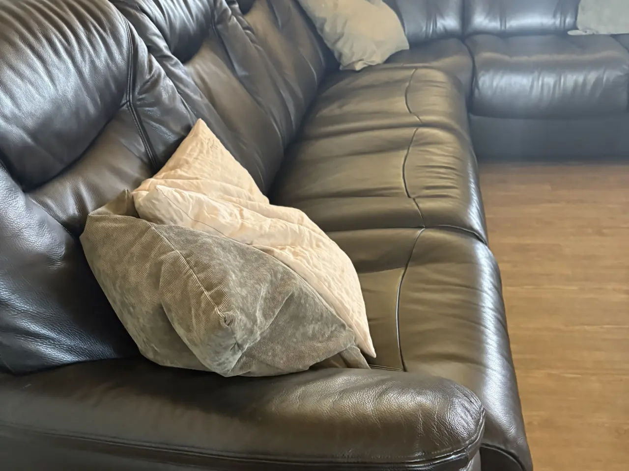 Billede 5 - RESERVERET - Flot sort hjørnesofa