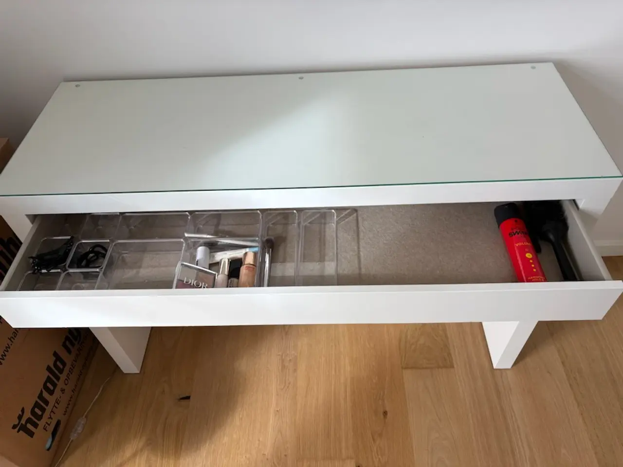 Billede 3 - IKEA MALM sminkebord med skuffe og glasplade