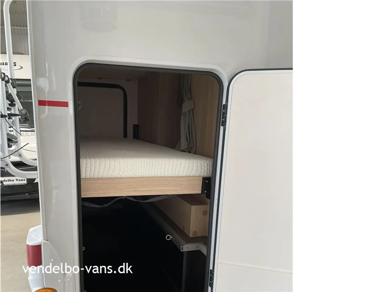 Billede 9 - 2019 - SunLight A 68 EN EJERS - Praktisk familecamper med køjer, 6 sele -og sovepladser - variabel garage