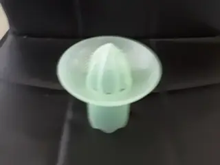 Tupperware citrus presser